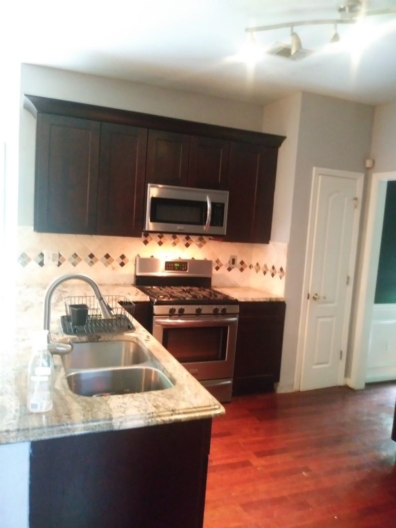 Kitchen cabinet set with granite