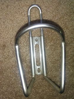 Bike bottle cage / bottle holder