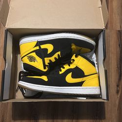 Jordan “New Love “Mid 1s 
