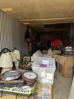 Great Storage Unit trying sell everything inside 