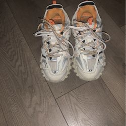 size 9 high quality balenciagas 