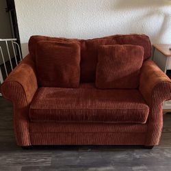 Love Seat / Hide a Bed