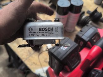 Bosch 9 190 040 099 E 14V VW Voltage Regulator – Original