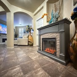 Beautiful Gray Electric Fireplace /tv Stand In Gray Weathered Stone In Excellent Condition 