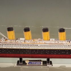 DIY Craft Instruction 3D Puzzle of the Titanic with LED Lights