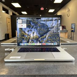 16” MacBook Pro — 3.2GHz M1 Max / 32GB RAM / 1TB SSD / 32-Core GPU (Silver)