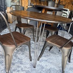 INDUSTRIAL DINING ROOM WITH 4 CHAIRS AND 2 BENCHES