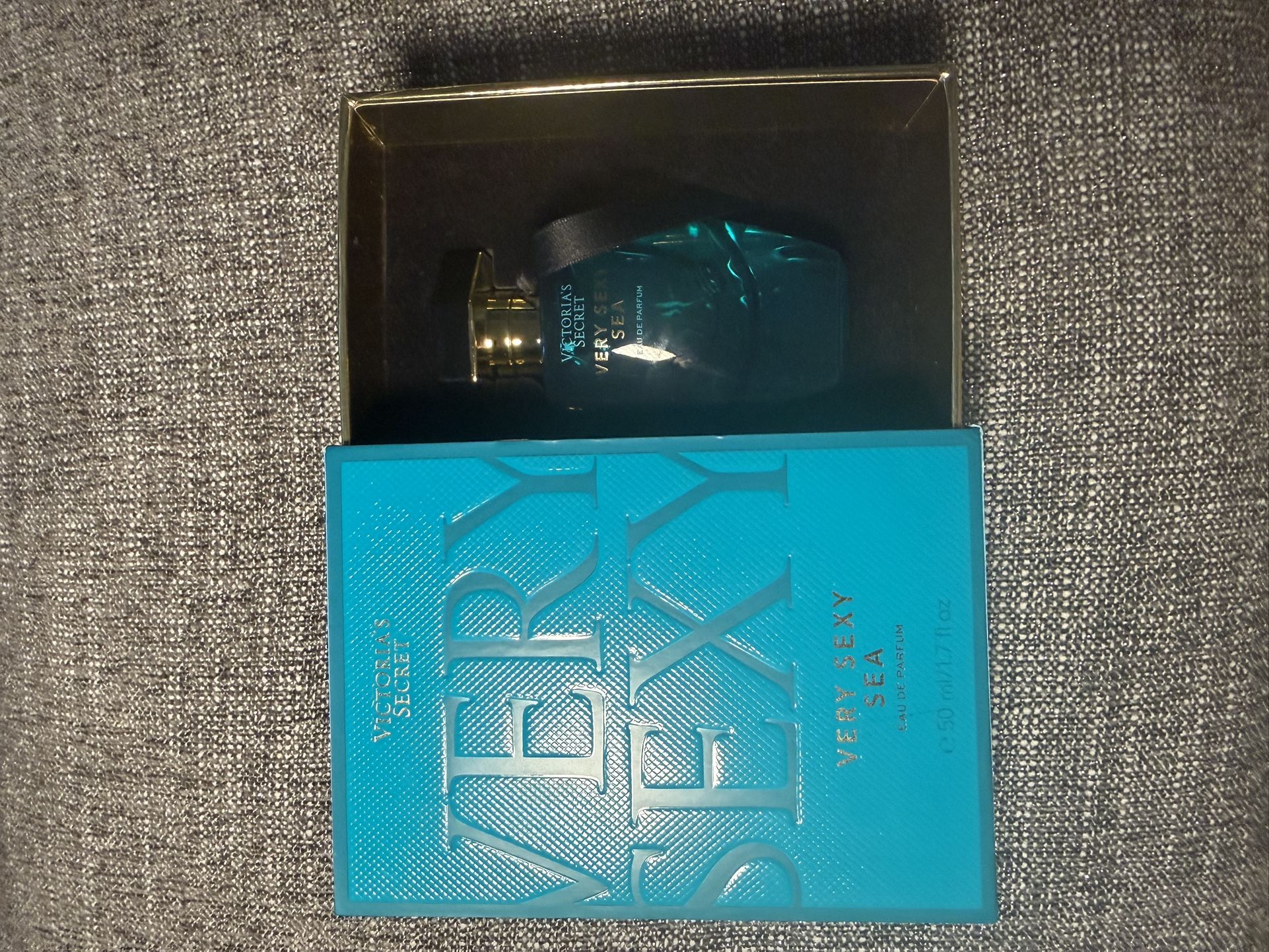 Two FULL Very Sexy VS Eau De Parfum