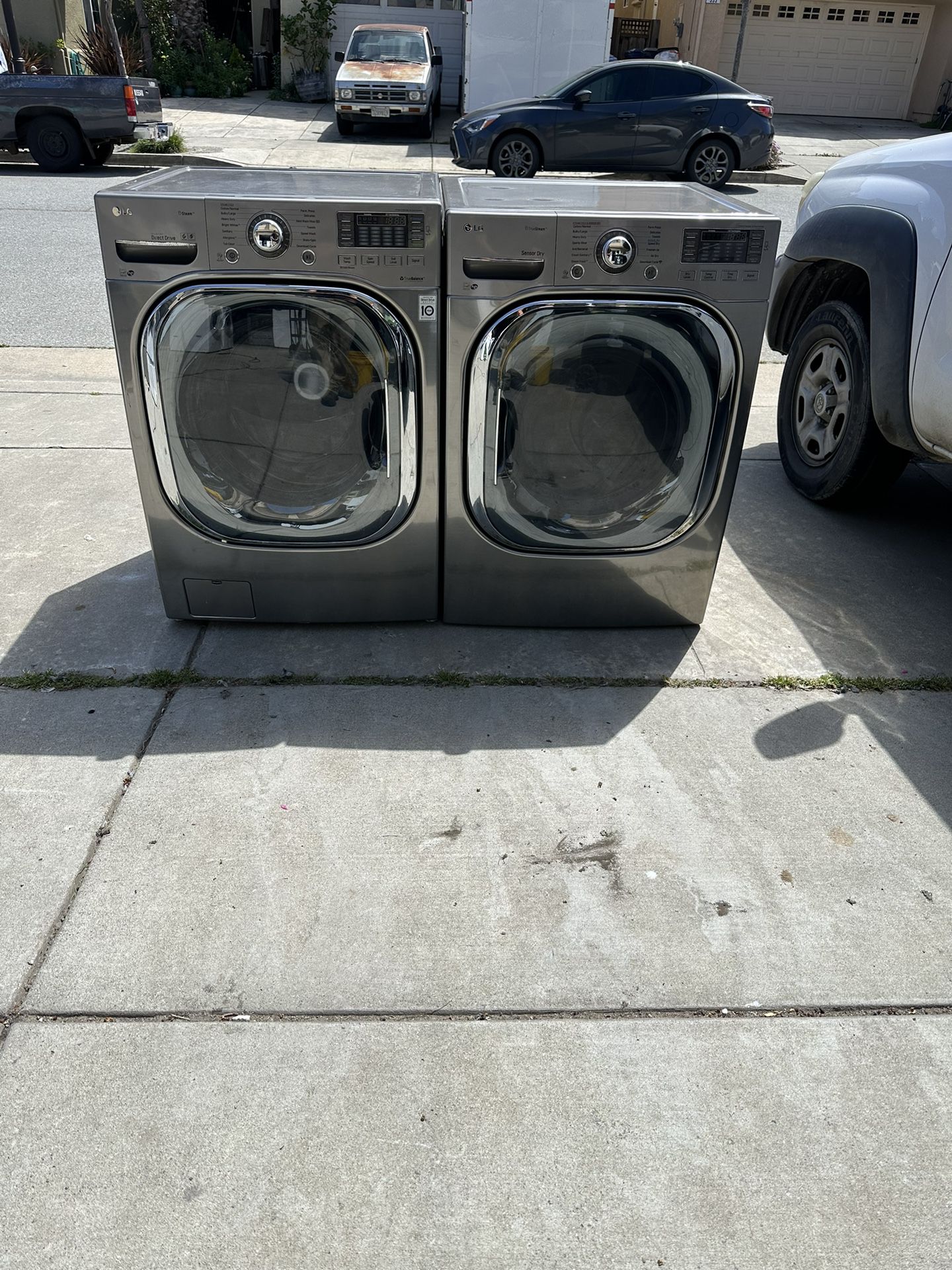 Nice LG Washer/Dryer (Electric Dryer + Stackable)