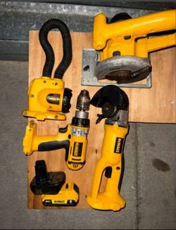 Dewalt power tool set with 20v battery & adapter*WORKS GREAT
