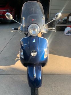 Vespa 250 GTS 2010 MODEL YEAR, 5400 miles excellent scooter