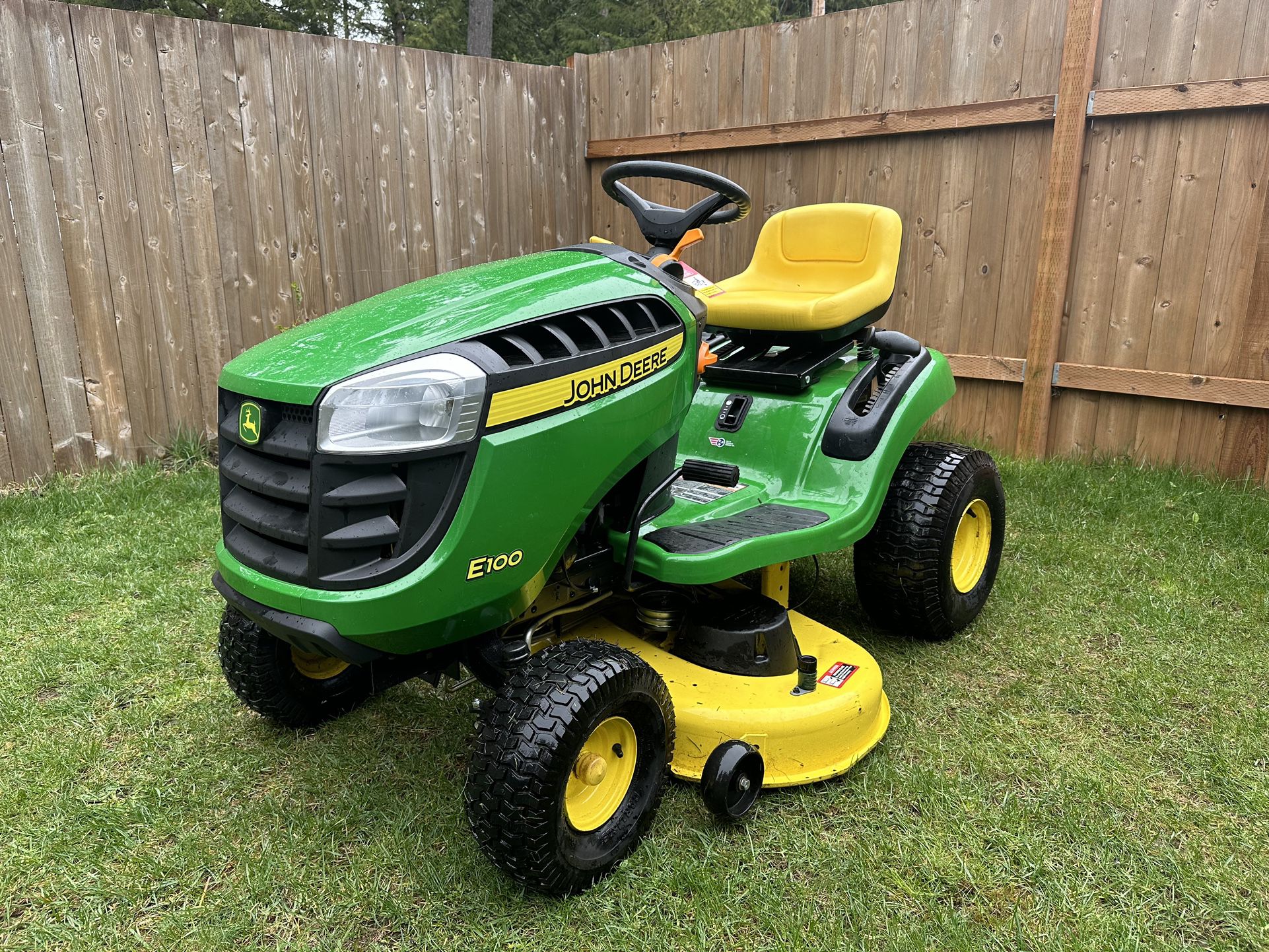 John Deere E100 Lawn Mower 