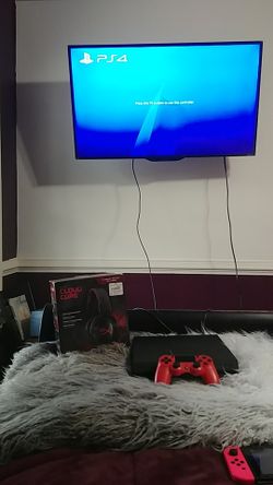 Ps4 bundle with hyper headset and game