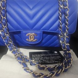 Authentic Chanel 21s Chevron Small Flap BAG 