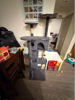Big cat tree triple layer good condition