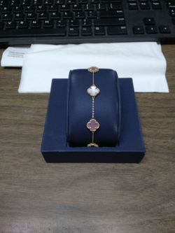 Gold Chain Bracelet with Clover Peach Motifs
