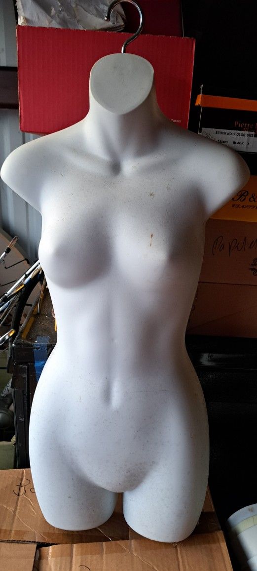 Female Model Mannequin