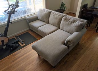 L-shape couch in great condition