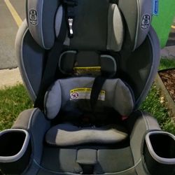 Graco Extend2Fit  car seat