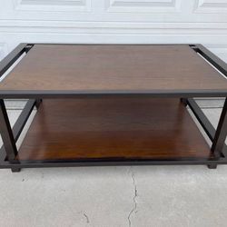 Good Quality Hard Wood Coffee Table with Heavy Duty Stands 