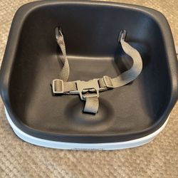 White Ingenuity Smart Clean Toddler Booster Seat - Slate With Clickable Straps. Works Great! Portable