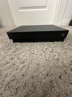 Xbox One with Razer Wolverine Remote