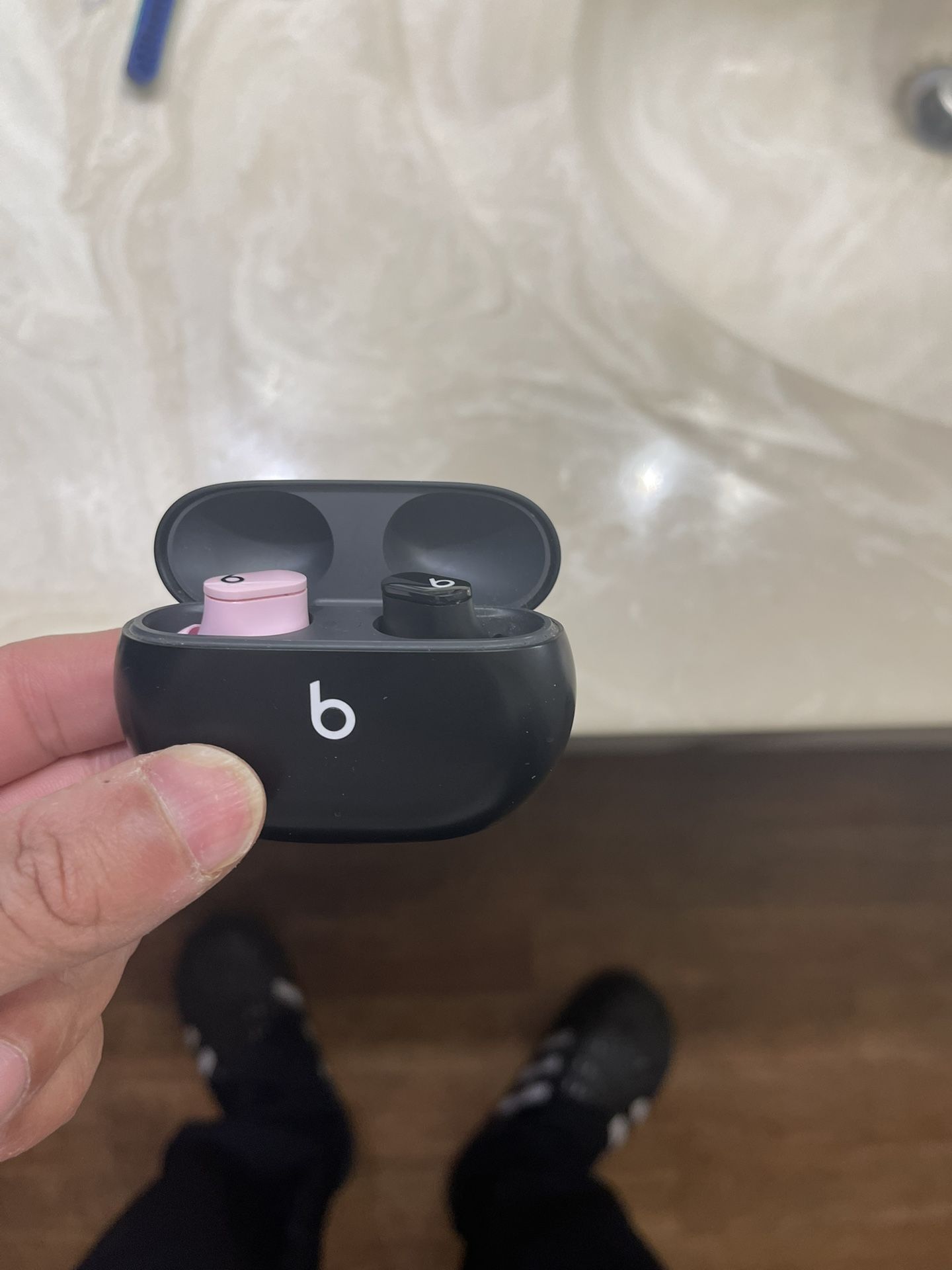 Black An Pink Studio Beats