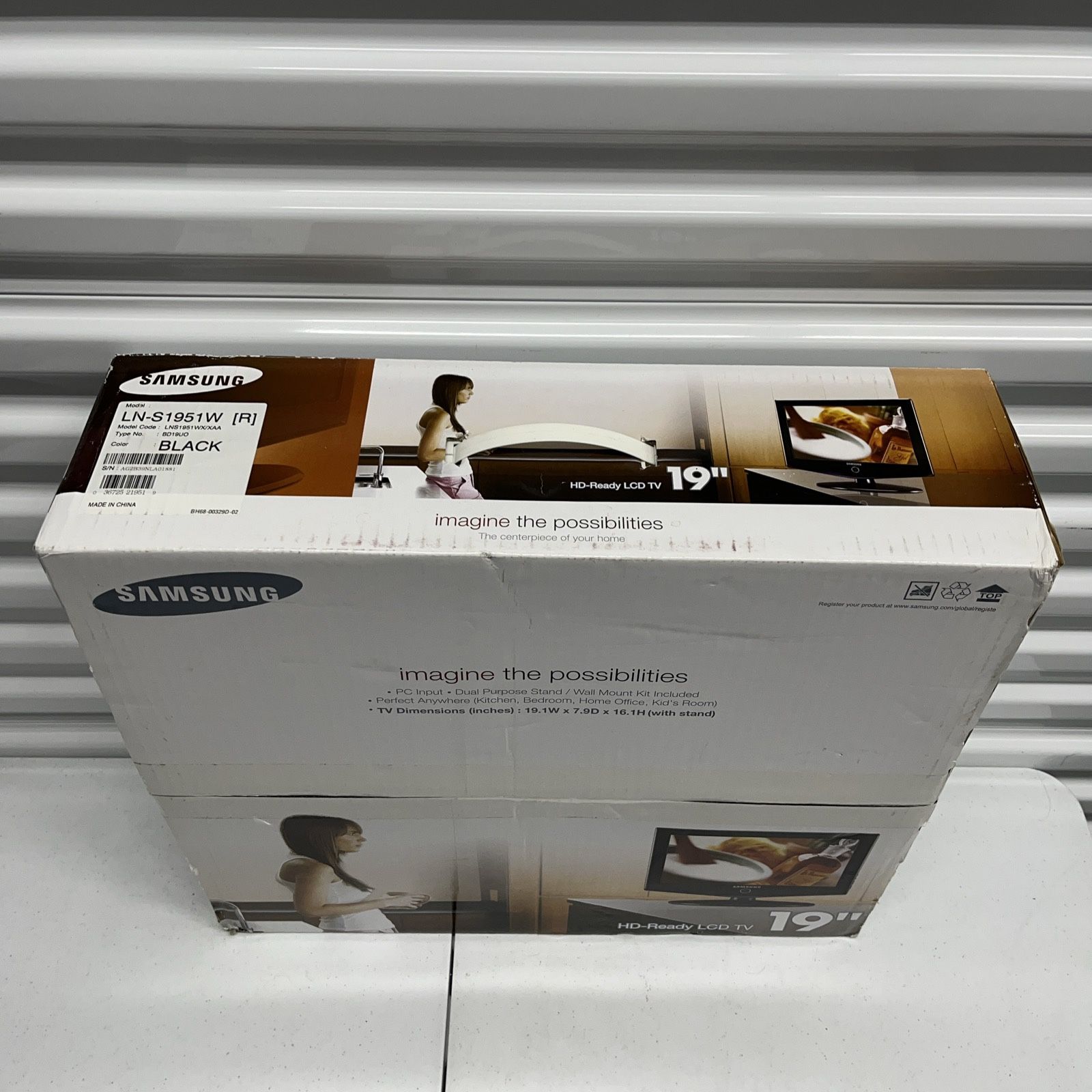 SAMSUNG LN-S1951W 19" HDTV LCD DVI VGA AV - Perfect Anywhere (BRAND NEW)