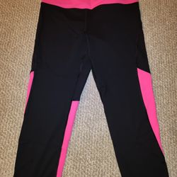 4 Pairs Of Vs & VS Pink Capris