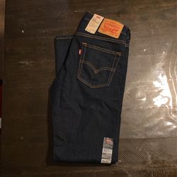 28 X 30 Levi Jeans