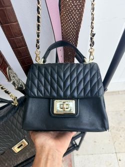 Hermosa Cartera Karl Lagerfeld.  