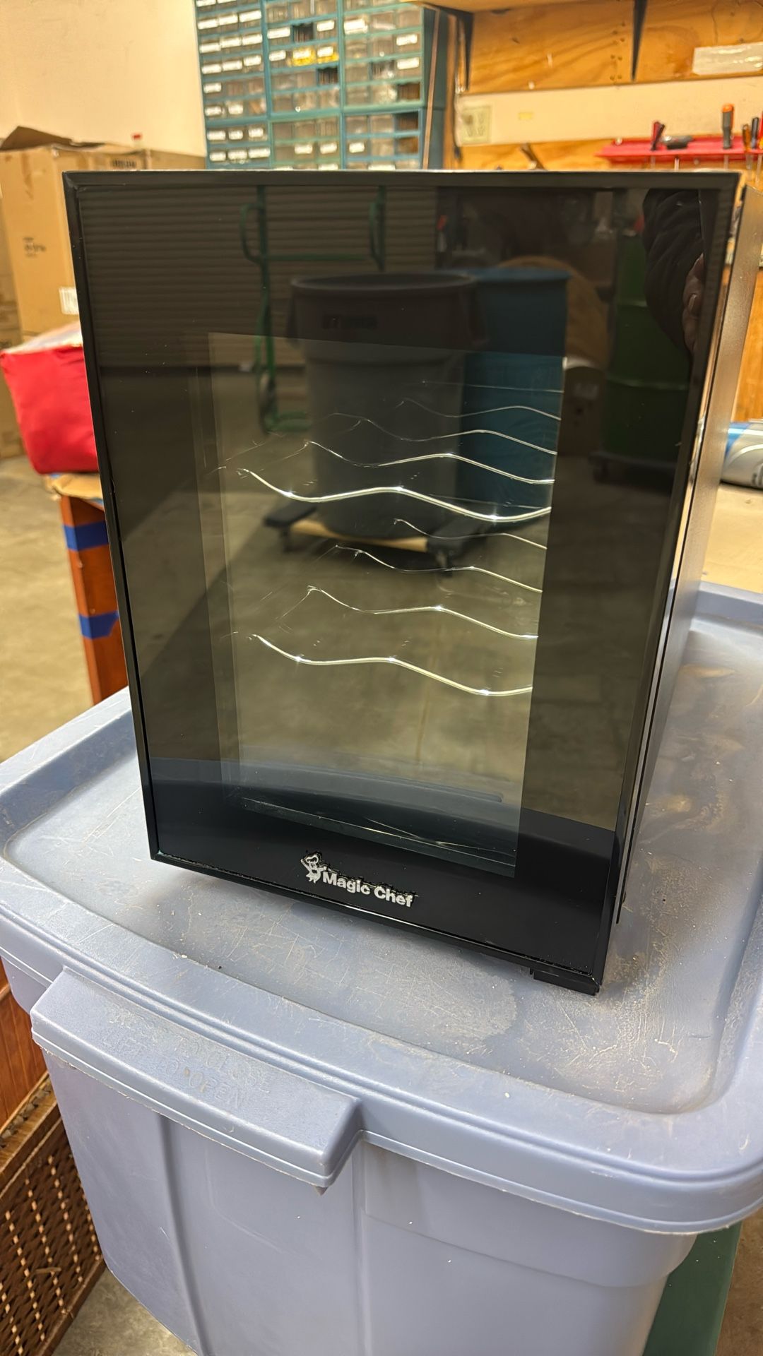 Magic Chef - 6 Bottle Wine Cooler 