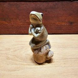 Vintage garden or home frog sitting on a mushroom statue. Unique great...