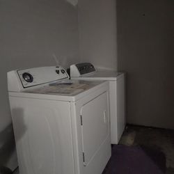 washer and dryer set whirlpool... great condition..... both for $475 cash 
