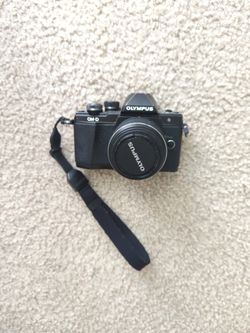 Olympus OM-D E-M10 Mark II Mirrorless Camera with 14-42mm Lens