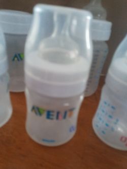 Avent bottles 3 lg. 4 sm. With nipples 4 lids