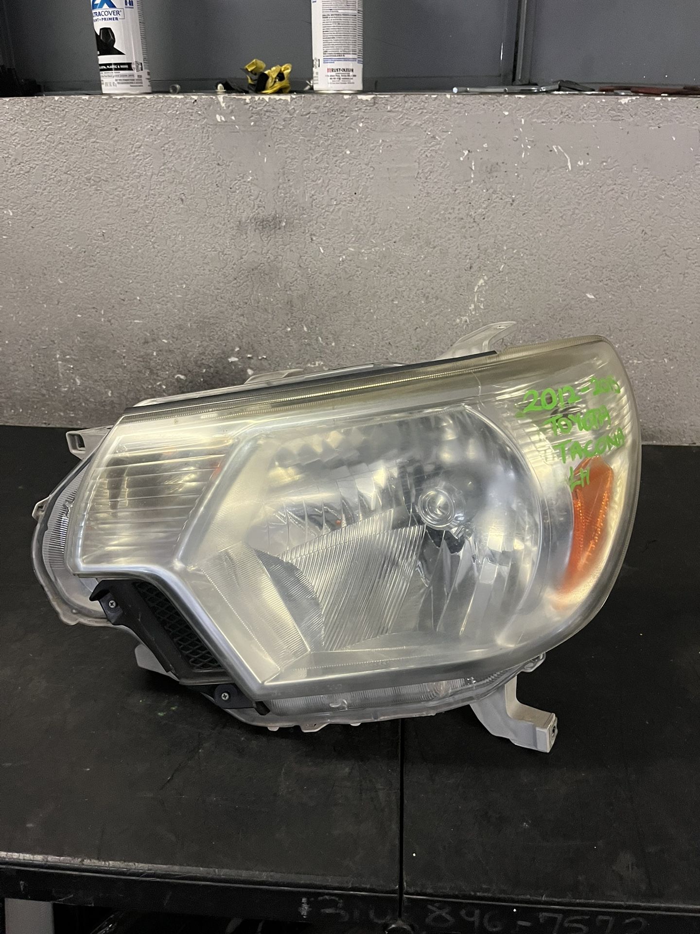 2012-2013-2014-2015 TOYOTA TACOMA LEFT HEADLIGHT OEM USED