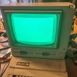 True vintage collectible apple 2E computer
