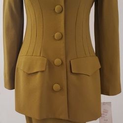 WOMAN'S 2~PIECE "MUSTARD GOLD" SKIRT SUIT ..... NEVER WORN ..... $150.00 ..... CASH ONLY‼️