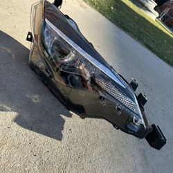 Toyota Corolla Passenger Headlight New 17-19