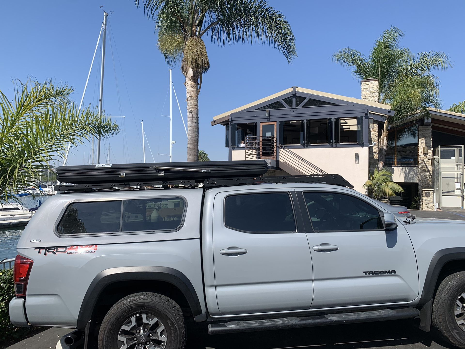 SnugTop Rebel camper shell cement grey for Sale in Santa Ana, CA