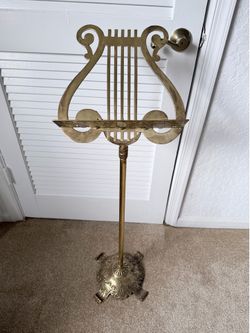 Vintage Brass Lyre Music Stand – Ornate Tabletop Sheet Music Holder – Classical Décor