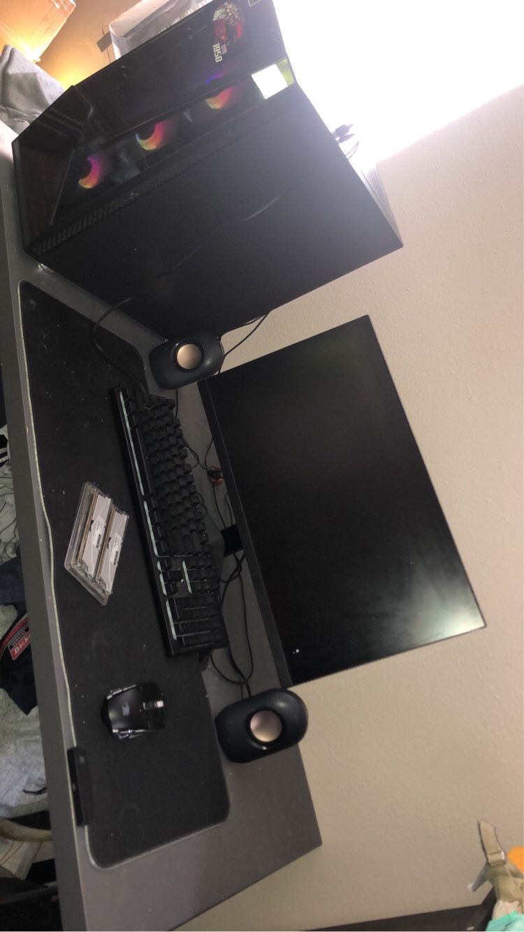 PC,motor,keyboard,mouse,and Desk With Onn Speaker