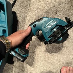 Makita Ion Cordless 3-3/8" Circular Saw With Charger 
