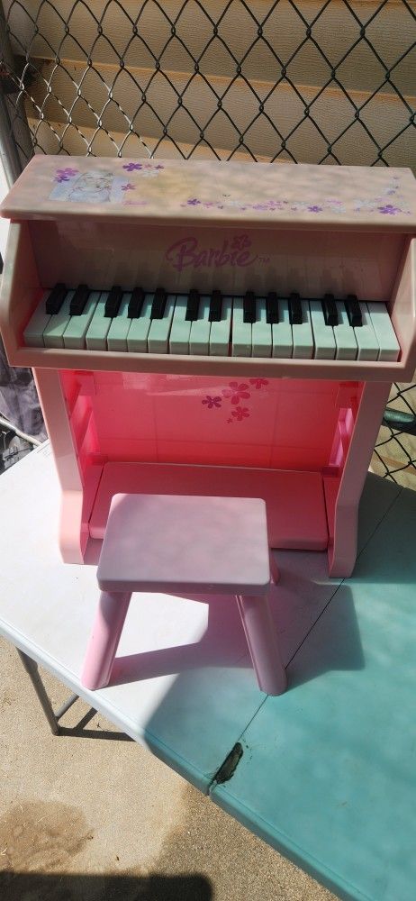 Barbie Piano