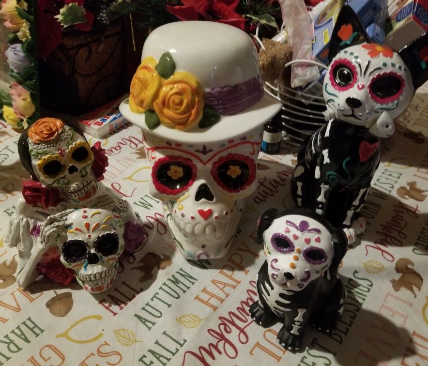 Dia De Los Muerto 4 Piece Set, Ceramic Painted Figurine, Good Quality & Style, Handpainted 4 Assorted Sizes, Dog, Espanola with Skull, Head Skull, New