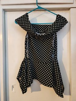 New Pinup off the shoulders top Xsmall