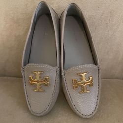 Tory Burch Size 5 Driving Loafers Tan