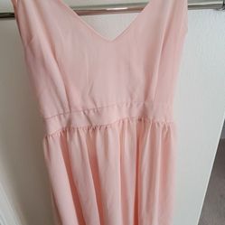 Boo Hoo Woman's Dress. Size 8 Pink 