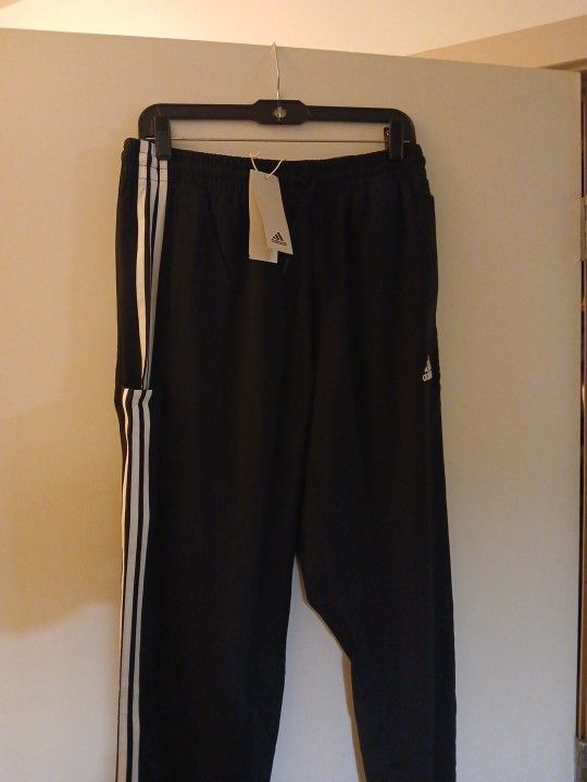 Men's Adidas Aeroready Essentials Woven 3 Stripes Cuffed Pants Size Medium Black Brand New